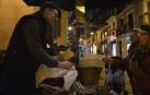 Harold Nuin Gurbindo es castañero en la calle Mercaderes de Pamplona.