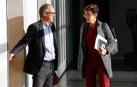 Adolfo Araiz, (EH Bildu), junto a María Chivite (PSN), en el Parlamento de Navarra.