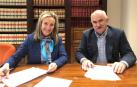 Izaskun Goñi y José Mª Aierdi, en la firma del acuerdo.