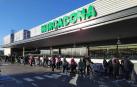 Colas en el Mercadona de Barañáin, este sábado