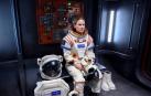 Hilary Swank interpreta  a Emma Green en el episodio 101 de la serie 'Away' de Netflix