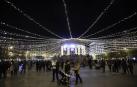 Las calles de la capital navarra se iluminaron este viernes, 27 de noviembre, con la iluminación de las Navidades 2020.