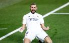 Benzema celebra uno de sus dos goles ante el Athletic de Bilbao