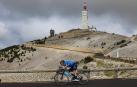 El mallorquín Enric Mas, en  plena bajada al Mont Ventoux. Fue uno de los días malos del líder del Movistar en la presente edición del Tour, y en el que acabó cediendo mucho tiempo