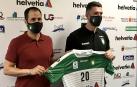 Miguel Goñi (izda.) junto al brasileño Arthur Pereira durante la presentación del lateral
