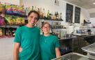 Matías Omar Moler y María de los Ángeles Egidi en su bar, El Rincón del Txanga