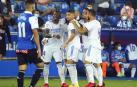 Los jugadores del Real Madrid celebran uno de los tantos anotados en Mendizorroza contra el Alavés