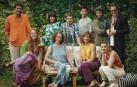El elenco de ¡Mamá está en las redes! junto a su directora. Fila de arriba desde la izquierda: Antonio Garrido, Eva Ugarte, Óscar Ortuño, Juan Grandinetti, Antonio Paguado y Ben Temple. Fila de abajo desde la izquierda: María Castro, Daniela Fejerman (directora), Malena Alterio y Sofía Oria
