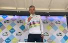 Patxi Cia, en el podio con la medalla de ganador.
