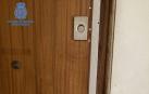 Puerta de acceso al piso ocupado ilegalmente