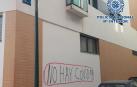 Una de las pintadas realizadas por el negacionista detenido