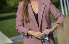 Amaya Larraya en el exterior del Consistorio del Valle de Egüés
