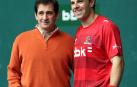 2009. DOS SUPERCAMPEONES. Julián Retegui y Aimar Olaizola justo después de una elección de material en el Labrit