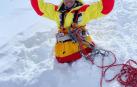 Rustam Nabiev celebra su ascenso en el Manaslu nepalí