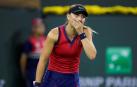 Paula Badosa reacciona tras un tanto en el choque contra la alemana Angelique Kerber