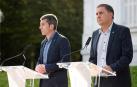 El coordinador general de EH Bildu, Arnaldo Otegi, y el secretario general de Sortu, Arkaitz Rodríguez, durante la declaración que han realizado con motivo del décimo aniversario del fin de la violencia de ETA