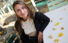 La autora explica que escarba mucho sobre qué quiere aprender antes de decidir qué escribir