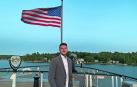 Alexander Satrústegui, en un barco en el lago Winnipesaukee de New Hampshire, estado en el que se graduó como ingeniero mecánico