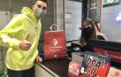 Sergio Herrera estuvo tras el entrenamiento en la tienda de Osasuna, que difundió esta imagen en las redes