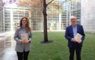 La autora del libro, Rebeca Madurga, y el director del Servicio de Archivos y Patrimonio Documental del Gobierno de Navarra, Joaquín Llansó.