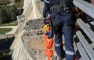 Bomberos en un simulacro de rescate en el embalse de Eugi
