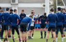 Arrasate se dirige a los jugadores en un entrenamiento de esta semana en Tajonar