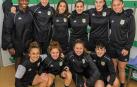 De izda. a dcha., de pie: Lesley Talom, Sheila Asensio, Lidia Alén, Merche Izal, Nerea Salinas, Nerea Tellería; agachadas, Irati Ezkurdia, Alaitz Núñez, Jaione Larraiotz e Iratxe Vitoria, el jueves en el vestuario del Pradejón. Faltan Ana Pagola y Ángela Sanz