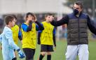 El entrenador de Mater Dei trata de animar a sus jugadores en el encuentro ante San Cernin