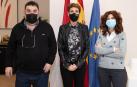 La Presidenta de Navarra, María Chivite, junto a representantes del Colegio de Sociología y Politología de Navarra, el decano, Manuel Rodríguez, y la vicedecana, Eva Gurría
