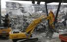 Labores de desescombro del módulo D del aparcamiento del aeropuerto de Barajas, donde se produjo la explosión del artefacto colocado por ETA el 20 de diciembre de 2006