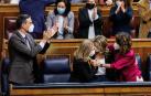 Pedro Sánchez y las ministras Nadia Calviño, Yolanda Díaz y María Jesús Montero se felicitan tras aprobarse la reforma laboral