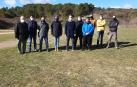 La consejera Esnaola y representantes municipales y de entidades deportivas, durante la visita