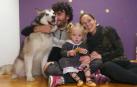 Edurne Barba, de 38 años, con su marido, Juan Gorospe, de 43, y su hija Zeiane, de 2, la pasada Navidad