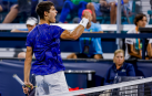 Carlos Alcaraz celebra su triunfo contra Stefanos Tsitsipas en el Abierto de Estados Unidos