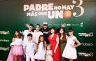 El actor y director Santiago Segura (c), y el resto del equipo de "Padre no hay mas que uno 3", a su llegada al estreno de la película