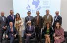 De pie, de izquierda a derecha , Esteban Morrás, Juan Miguel Sucunza, Isabel Moreno, Gonzalo Alzueta, Alfonso Sánchez-Tabernero, Jaime Catalán, Iñaki Vélaz Rivas. Sentados, de izquierda a derecha, Aladino Colín, Enrique Goñi, Margarita Pérez de Salazar y Luisa Alli. También forman parte del grupo Luis Colina, Benito Jiménez, José Antonio Asiáin, Yolanda Torres, Gonzalo Villalta Puig, Laura Urquizu, Rafael Doria y Alejandro Ruelas Gossi