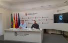 El portavoz de EH Bildu en Pamplona, Joseba Asiron, y el edil Borja Izagirre en la rueda de prensa.