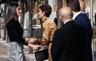 La reina Letizia es recibida por la presidenta del Gobierno de Navarra, María Chivie (c), a su llegada este miércoles a Tudela para asistir festival Ópera Prima de Tudela y en concreto, en esta ocasión, para participar en el acto de homenaje a la directora Pilar Miró