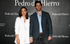 Tamara Falcó e Iñigo Onieva posan en el photocall de la firma Pedro del Hierro en la Mercedes Benz Fashion Week Madrid