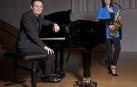 Los músicos y profesores del CP Pablo Sarasate Sergio Eslava (piano) y Aurora Vives (saxofón).