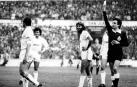 “Todo el Madrid se ríe de Negreira en la tarjeta a Stielike”, era el pie de foto de esta imagen de un Osasuna-Real Madrid de marzo de 1984, donde fue valorado con un 0