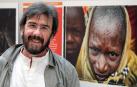 Enrique Pimoulier, en una exposición que organizó en 2010 con fotografías que realizó sobre Ruanda