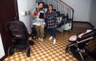 Anastasia y Karolina acudieron este martes a las oficinas de las Escuelas Infantiles a presentar la reclamación