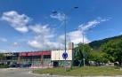 A la izquierda la nave del polígono Landazabal donde se proyecta el velatorio en Villava
