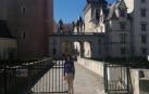 Begoña Pro, delante del château de Pau (Francia) donde nació Henry III rey de Navarra