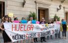 Instante de la concentración de funcionarios de Justicia ante las puertas de la Casa Consistorial de Tudela