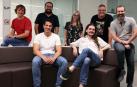 Siete historiadores, divulgadores, investigadores y periodistas participantes en las jornadas ‘La historia se consume en prime time: el auge de la historia en las industrias culturales’ posan minutos antes de la mesa redonda celebrada en la UPNA. Arriba, de izquierda a derecha: Xavi Rubio (no participó en el debate), Carlos Ciriza (moderador), Laia San José, Javier Traité y Javier Iborra. Abajo, de izquierda a derecha: Miguel Fernández (moderador) y Mikel Herrán