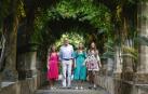 Los reyes y sus hijas han posado en los jardines de Alfabia.