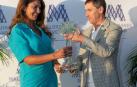 Lorena Bernal recibe el premio