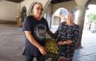 Santos Fernández Ripa y Matilde Lacasa Puyada, con pochas que se degustarán este domingo